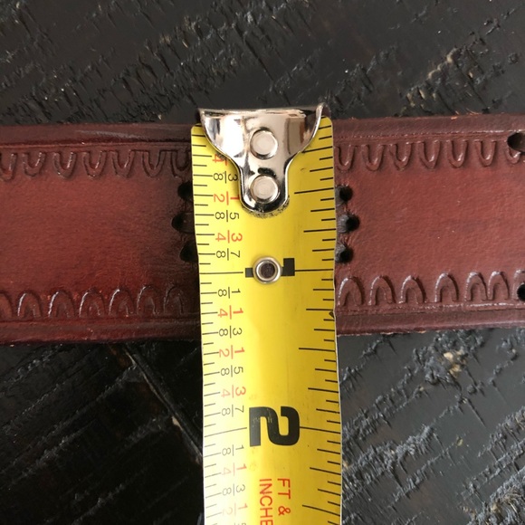 Beautiful leather belt with crushed shell buckle - Picture 7 of 12